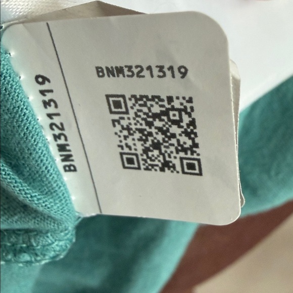 Women’s The North Face T-Shirt - Picture 7 of 7